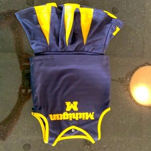 Girls sz 2T Michigan cheerleader costume